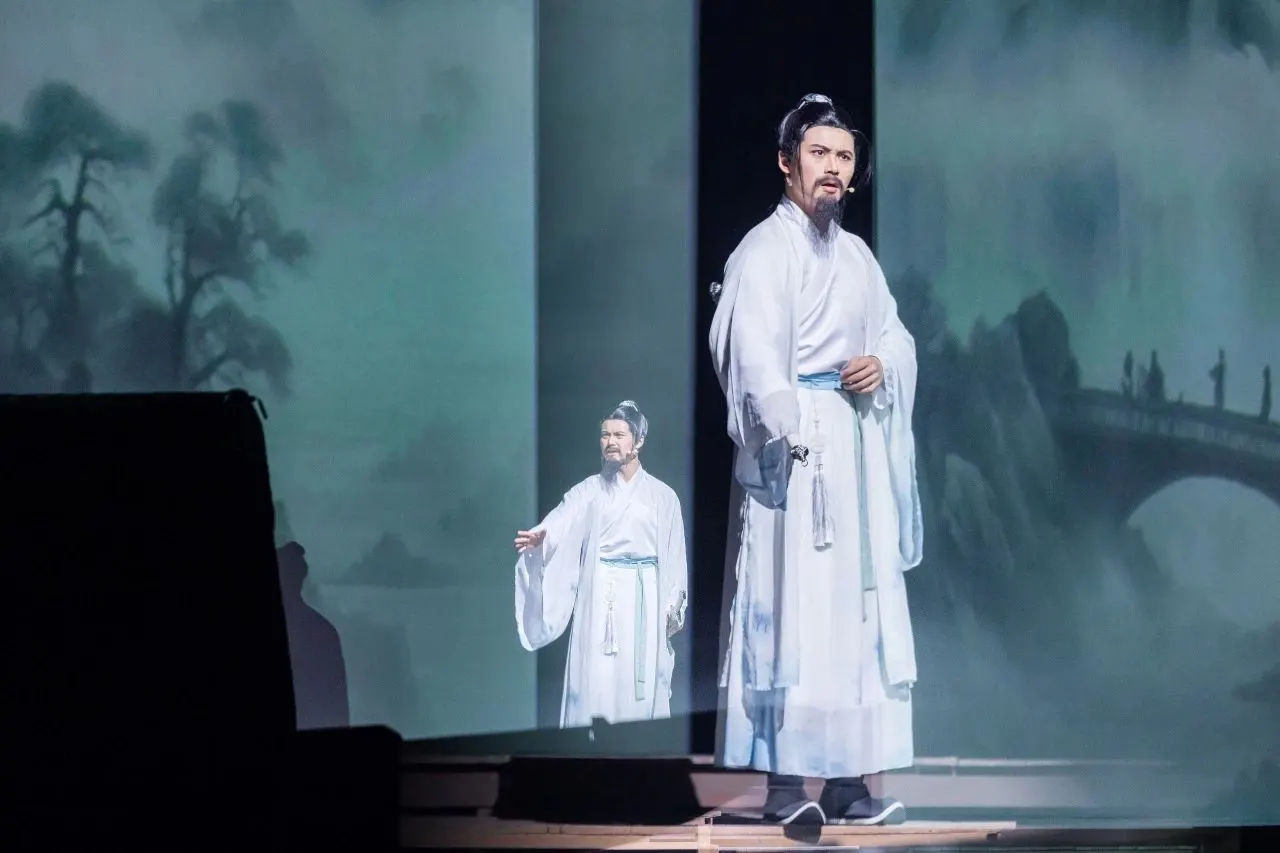亚洲中文字幕国产综合剧照3